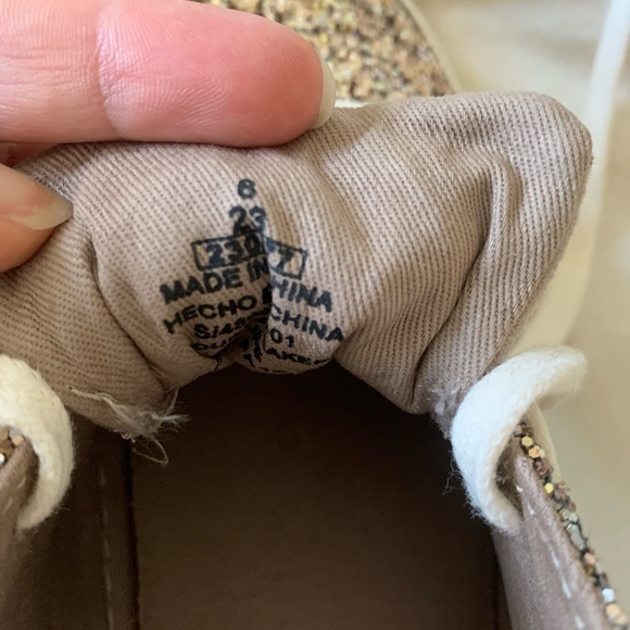 Old Navy Glitter Sneakers women’s size 6 - Picture 4 of 4